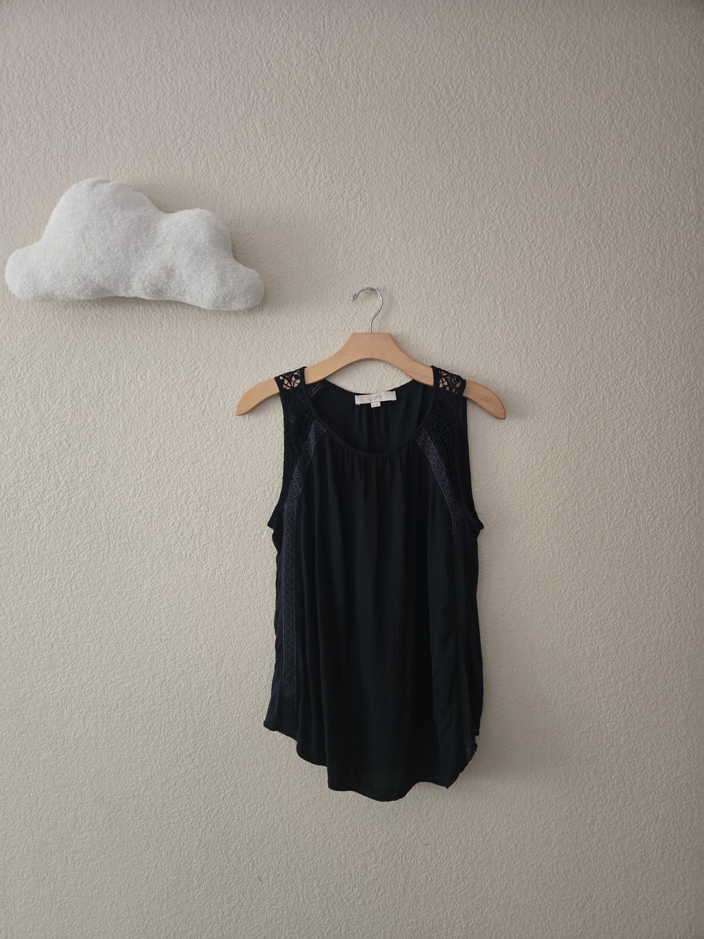 LOFT Women’s Navy Lace Trim Sleeveless Flowy Top Blouse Size M.Y2K
